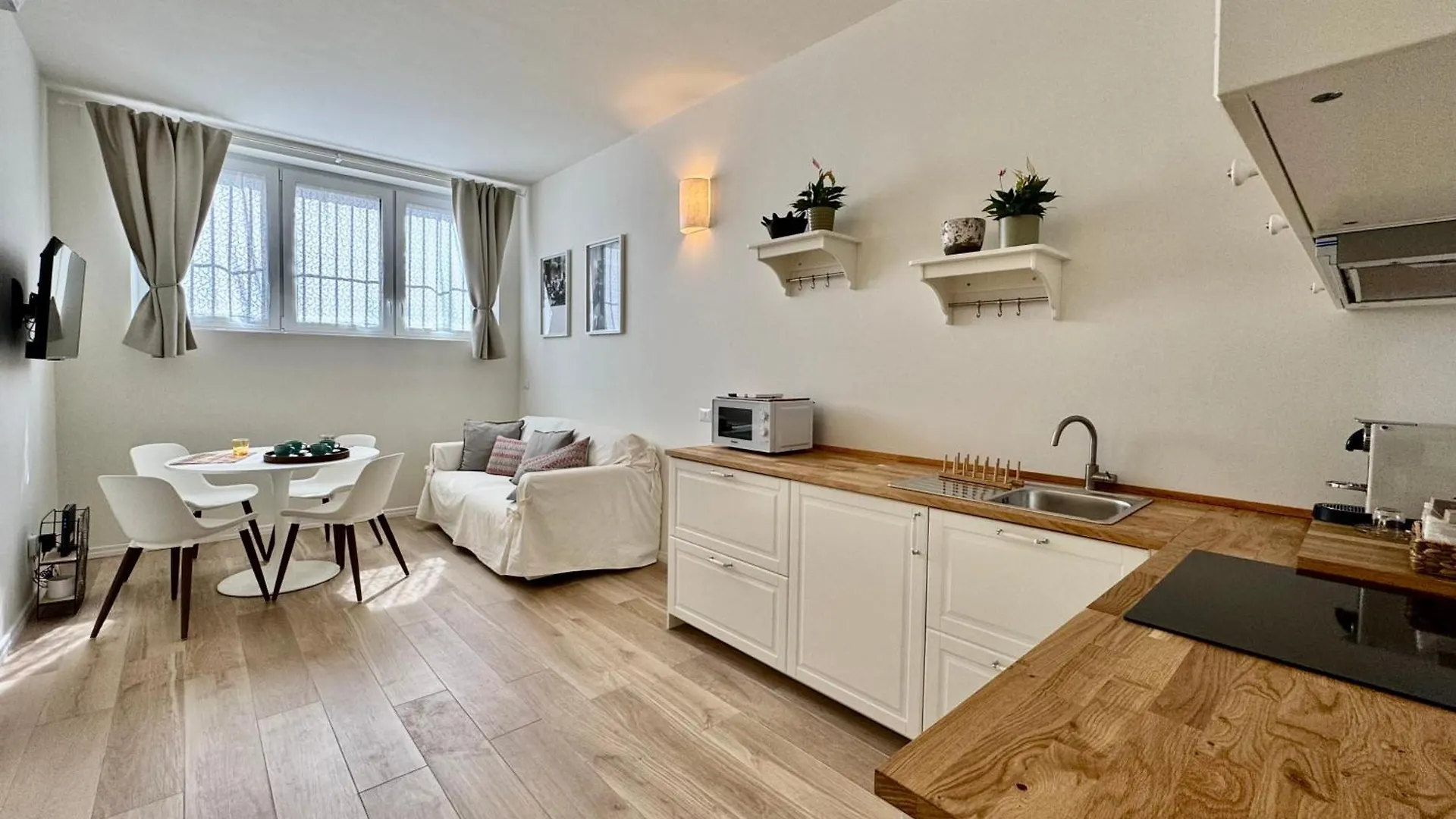 Spacious Apartment Near San Siro ミラノ